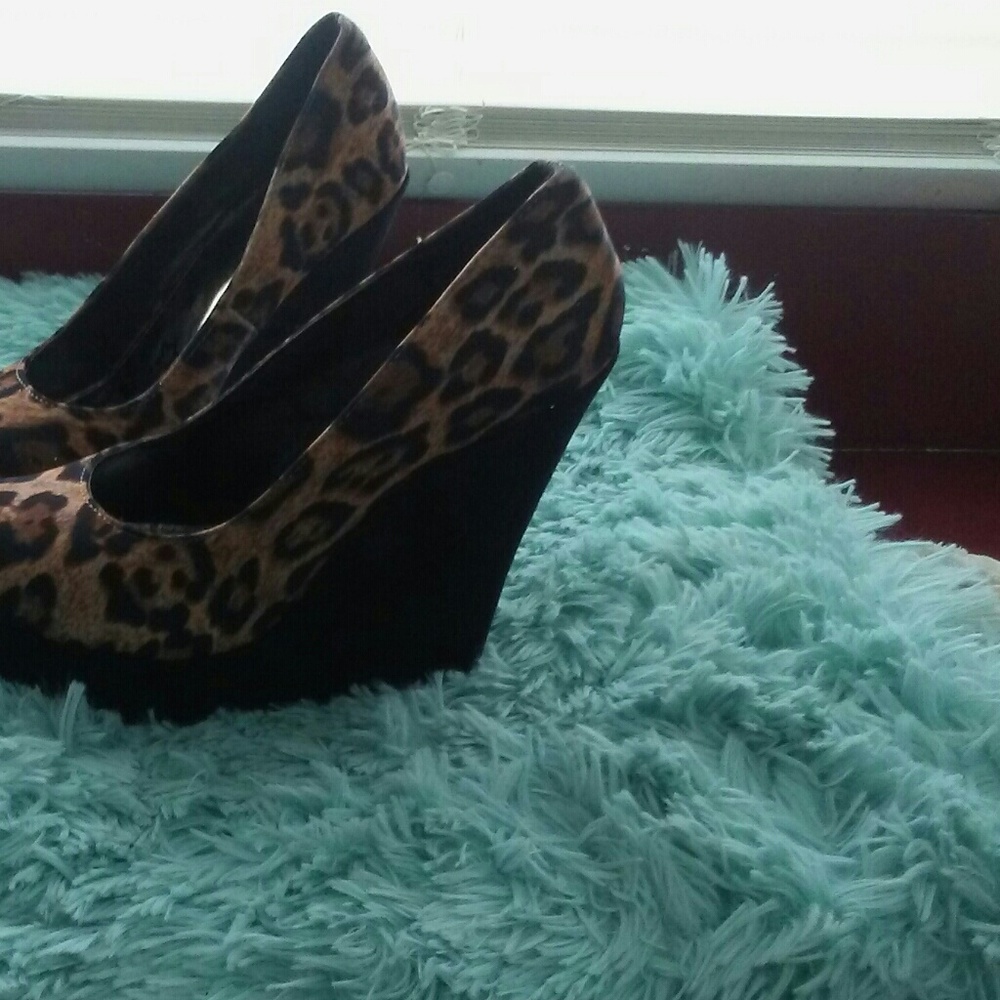 Shoes - Picture 2 of 2